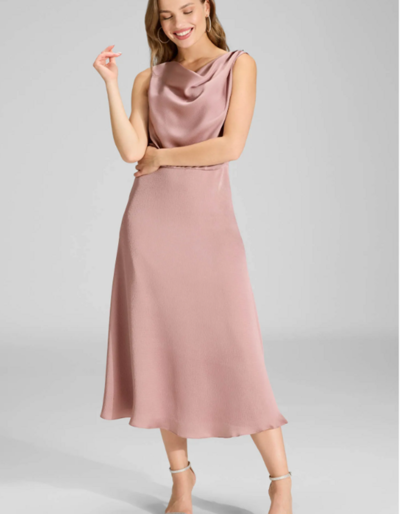 Swing Jurk Satin With Waterfal Neck Blush Rose