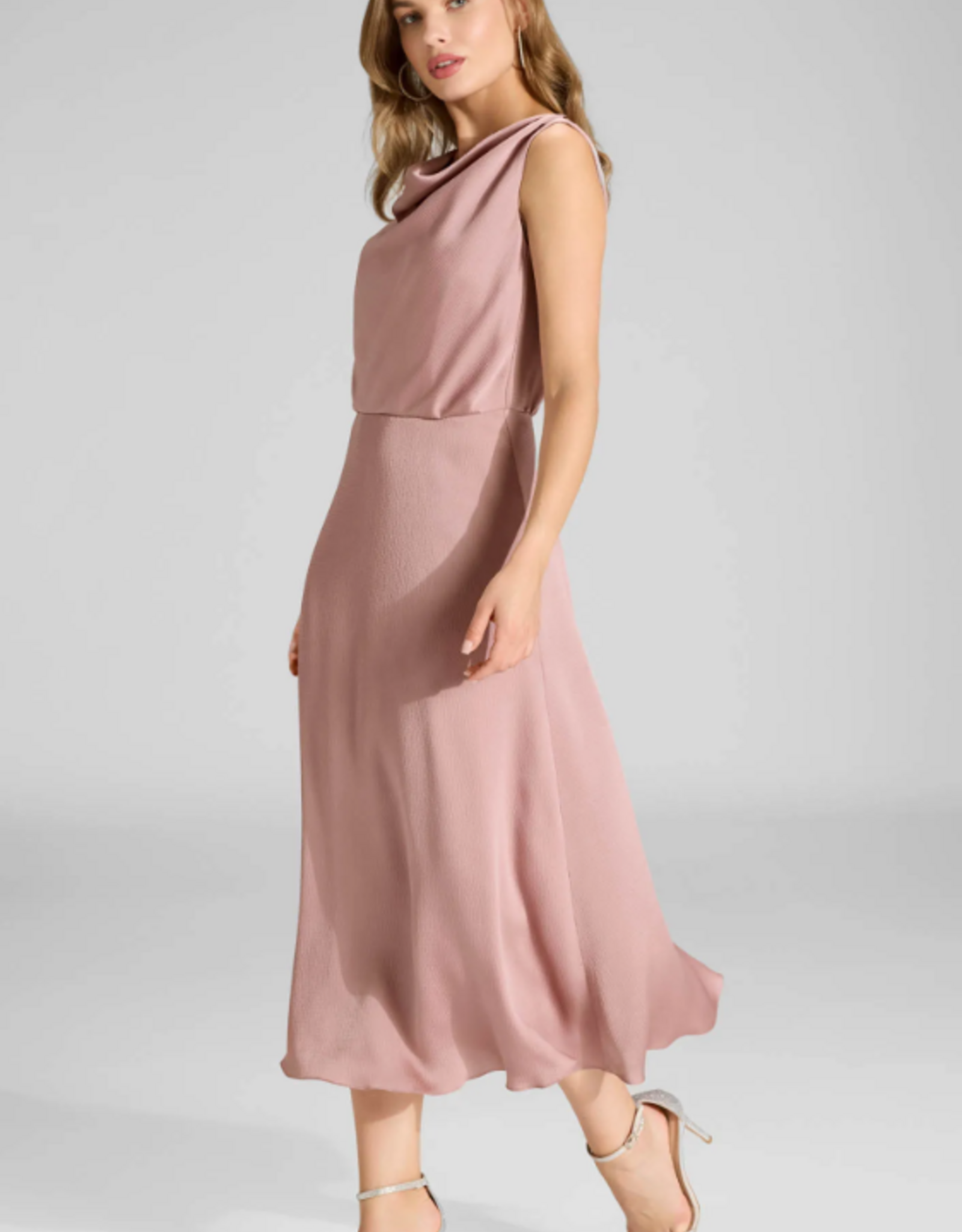 Swing Jurk Satin With Waterfal Neck Blush Rose