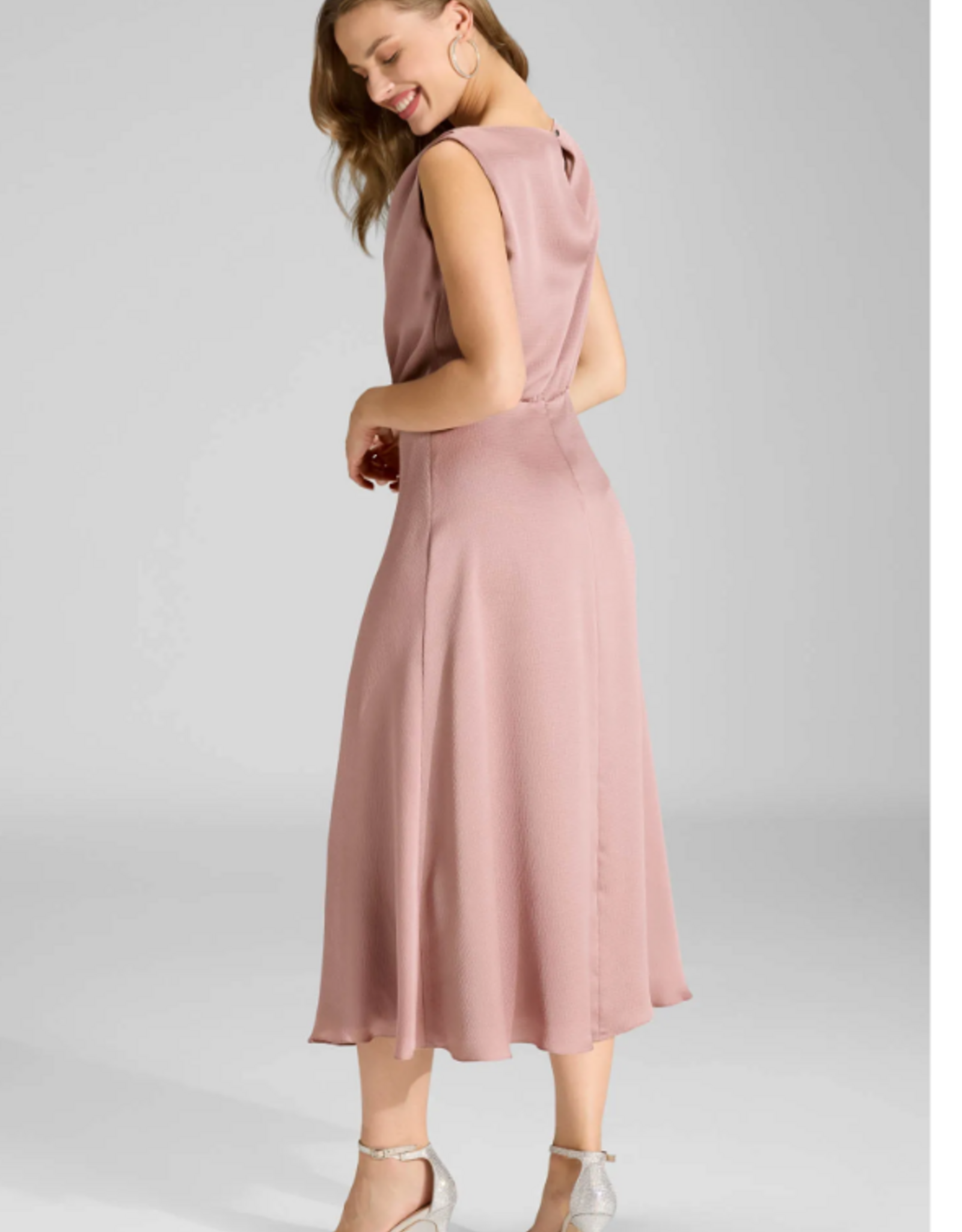 Swing Jurk Satin With Waterfal Neck Blush Rose