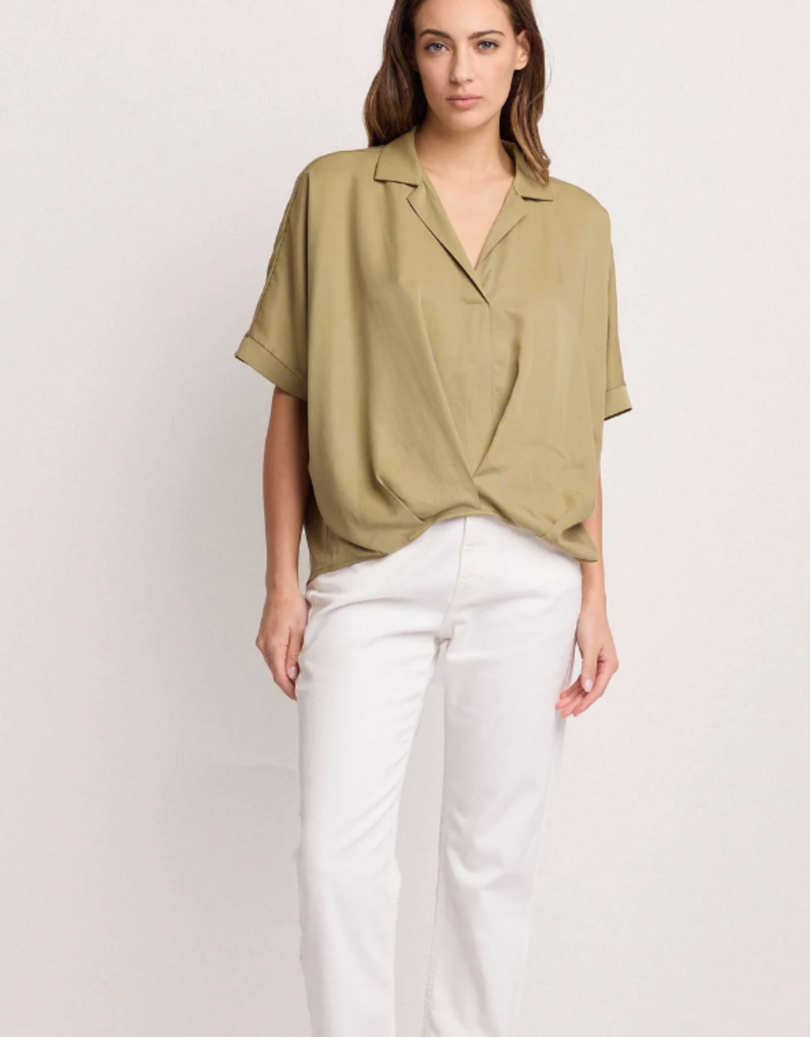 Kocca Blouse Basilide Verde L-Groen Aangeknipte Mouw