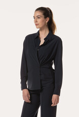 JapanTKY Rikuna Blouse Donker Blauw Met Plooi Front