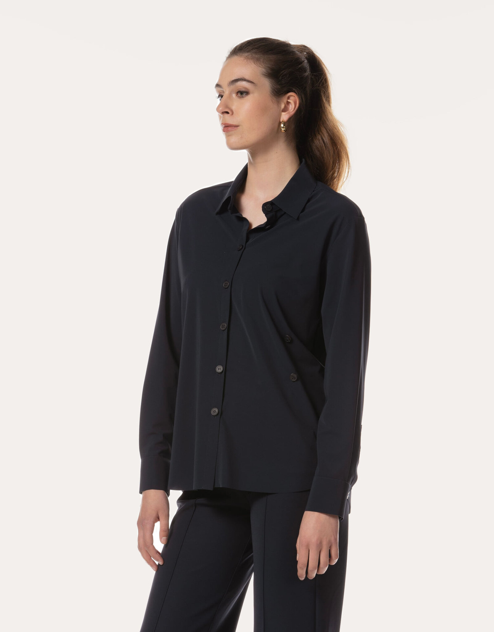 JapanTKY Rikuna Blouse Donker Blauw Met Plooi Front