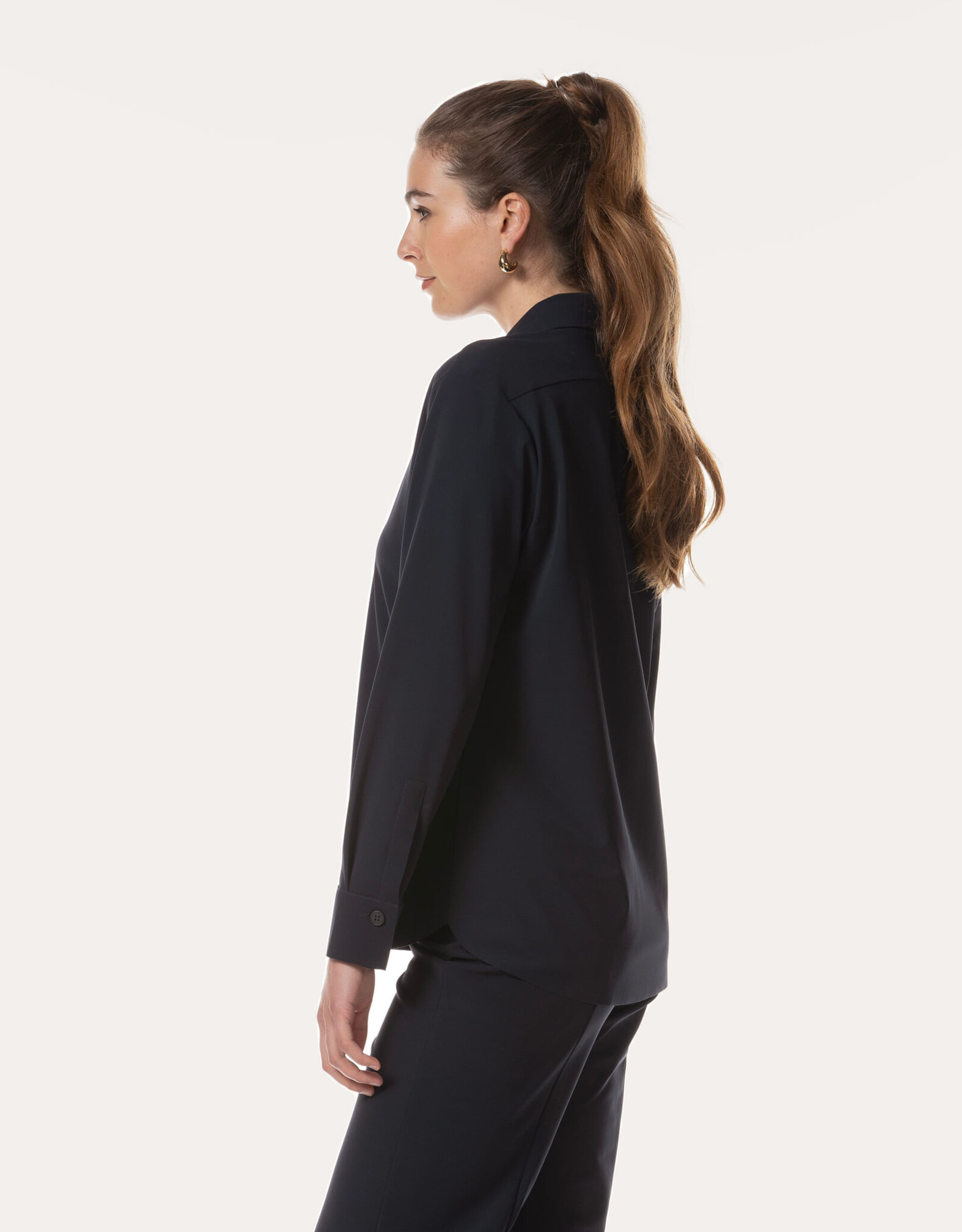 JapanTKY Rikuna Blouse Donker Blauw Met Plooi Front