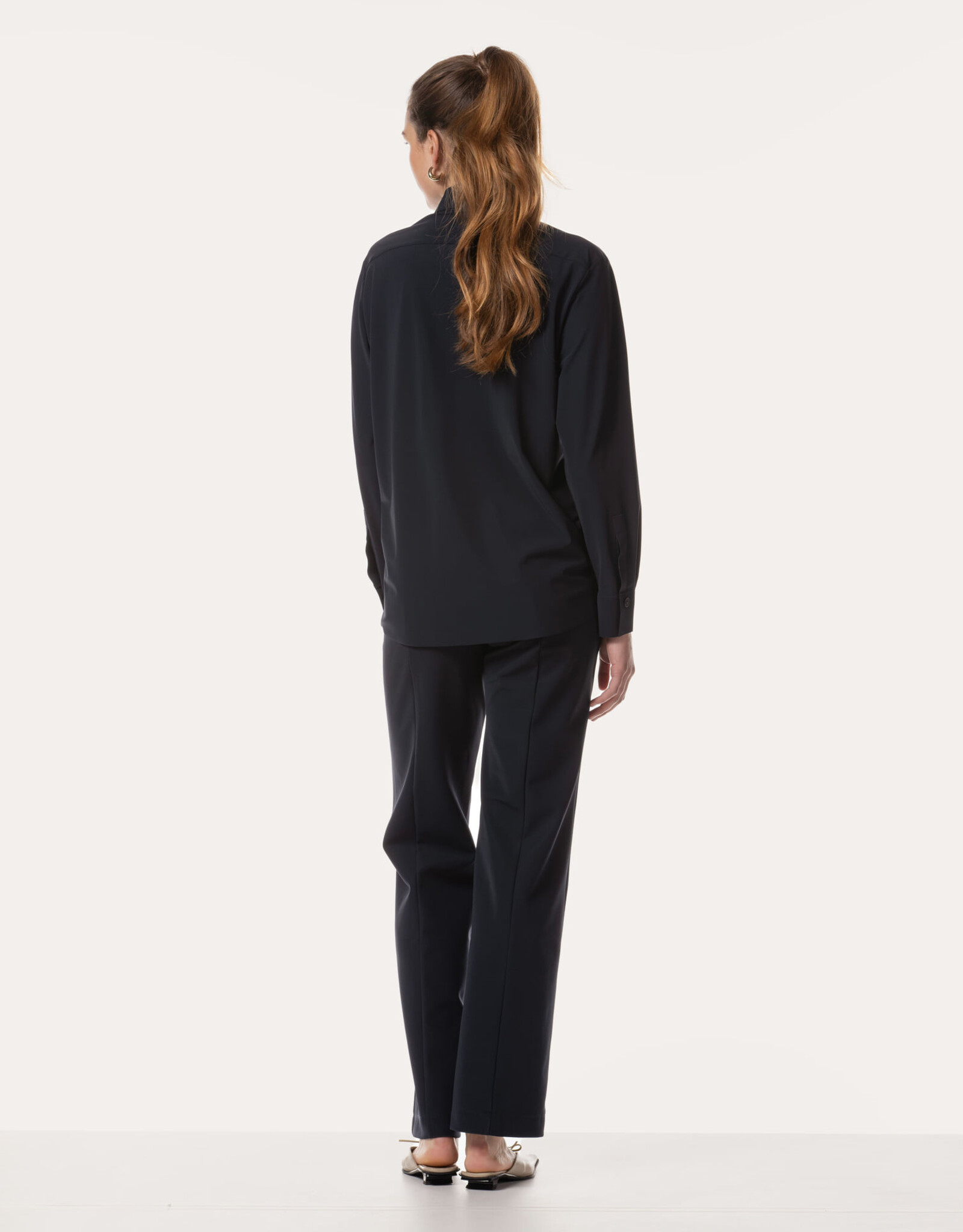 JapanTKY Rikuna Blouse Donker Blauw Met Plooi Front