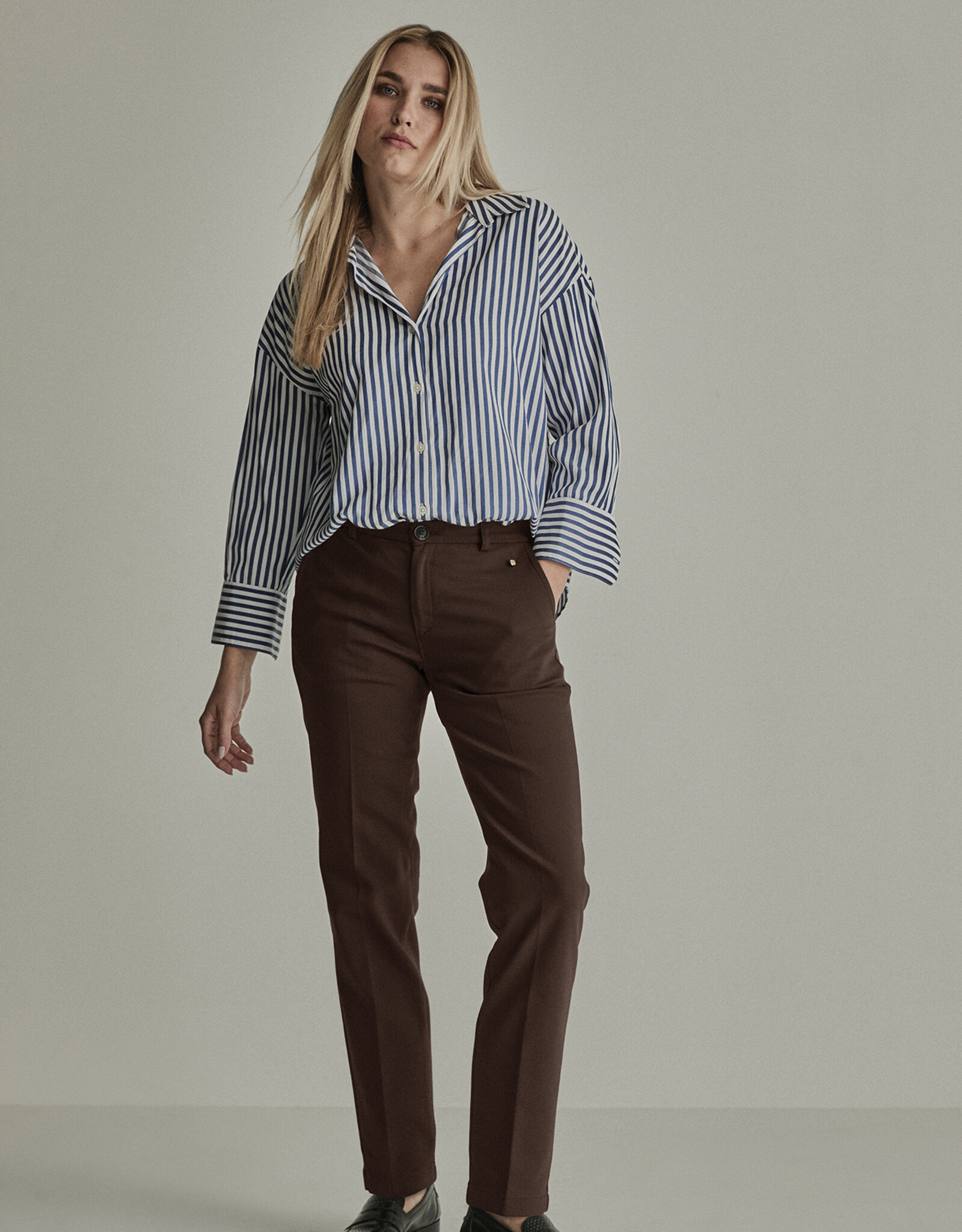 Para MI Pantalon Cindy Chino City Satin Deep Brown