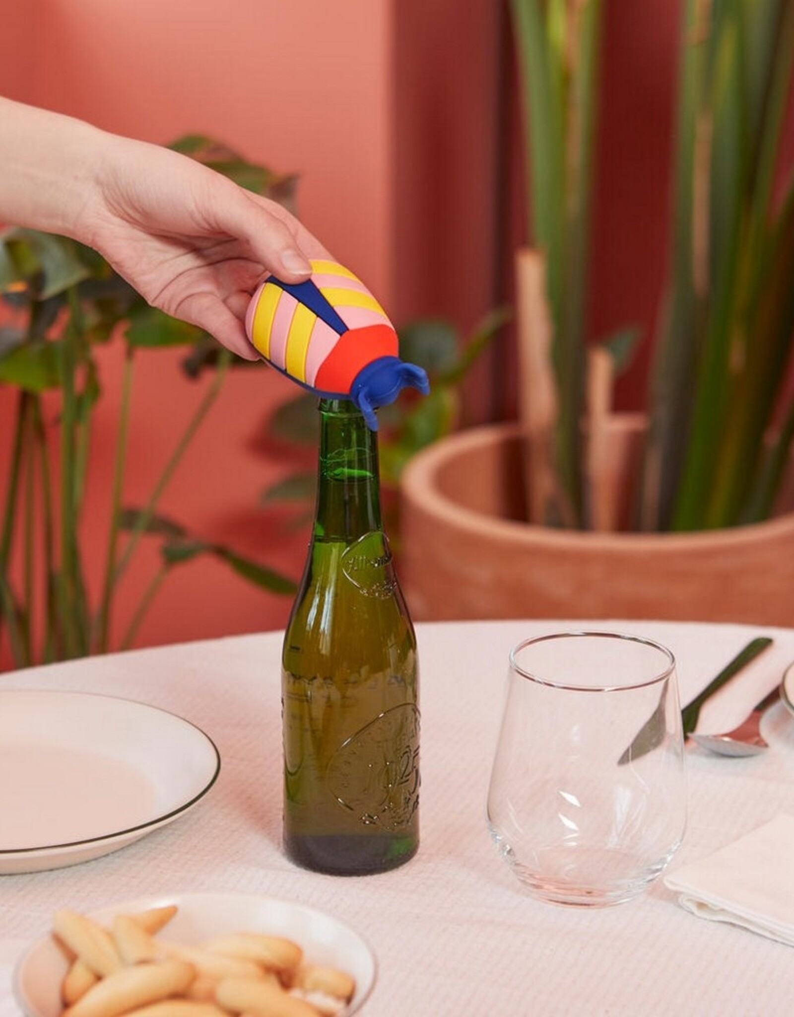 Balvi Magnetische FlesopenerThe Beetles Rood