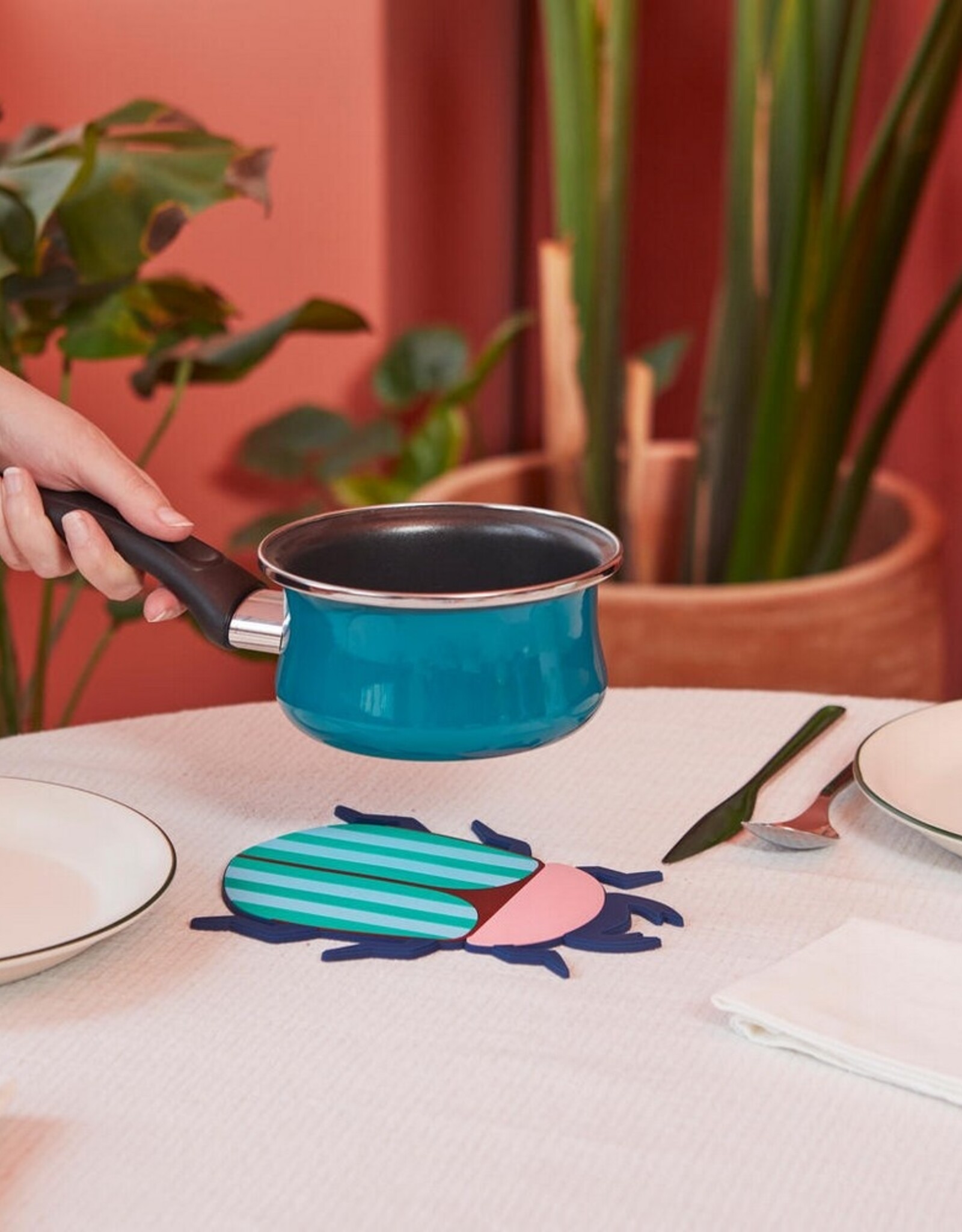 Balvi Pannenonderzetter The Beetles Roze