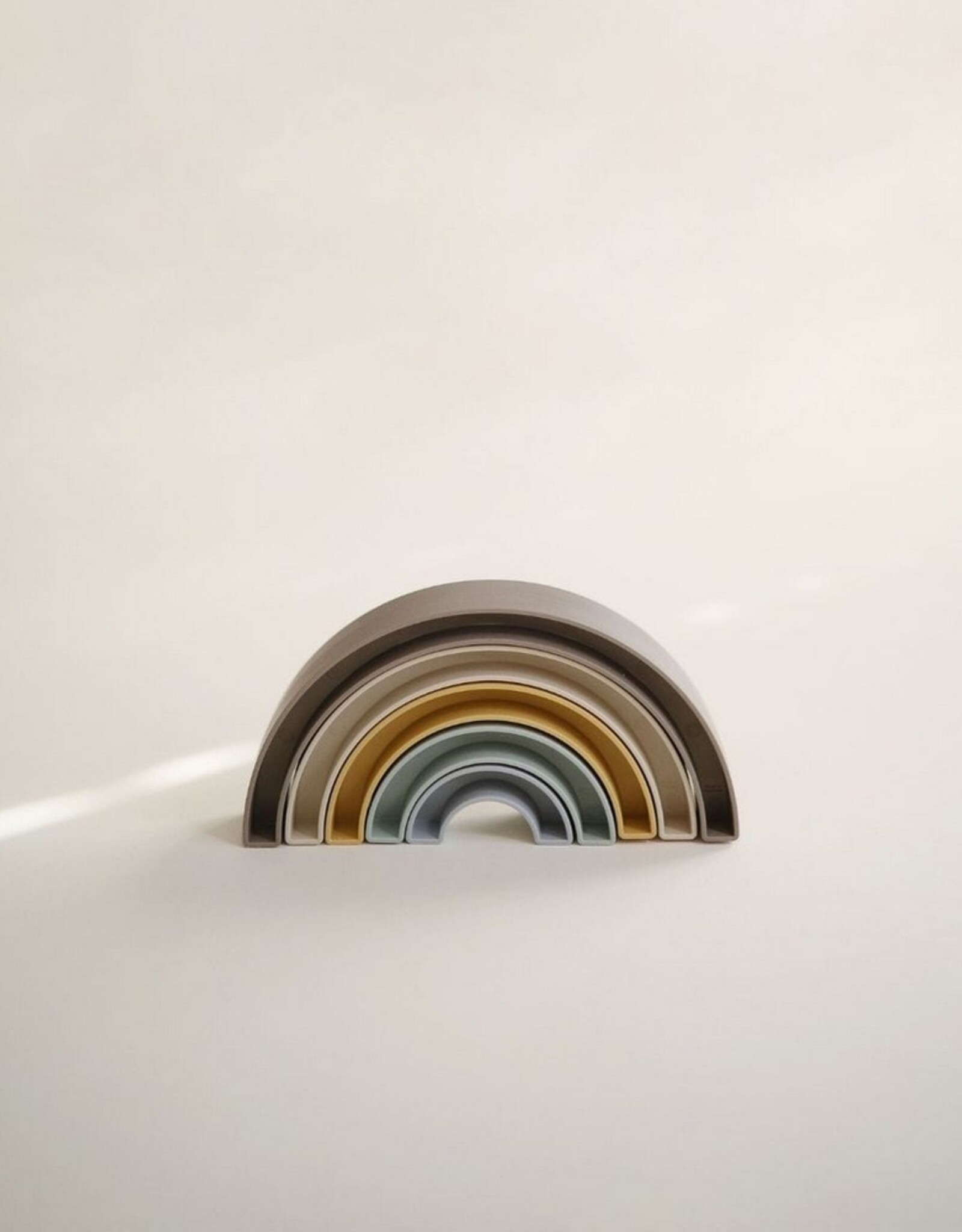 Mushie Stapelspeelgoed Rainbow Hillside