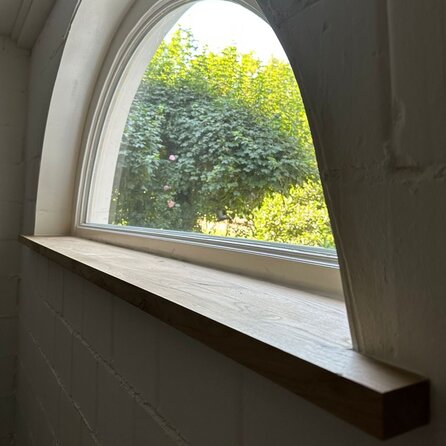 Fensterbank Eiche massiv - nach Maß - 2,7 cm (27 mm) dick - Eichenholz rustikal (B/C)  - verleimtes Massivholz - HF 8-12%