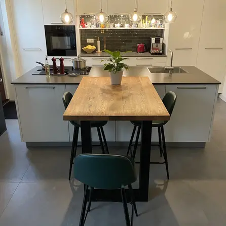 Tischplatte Eiche massiv - 4 cm (40 mm) dick - Eichenholz rustikal (B/C) - Massivholz mit +10 cm Lamellen, verleimt - HF 8-12%