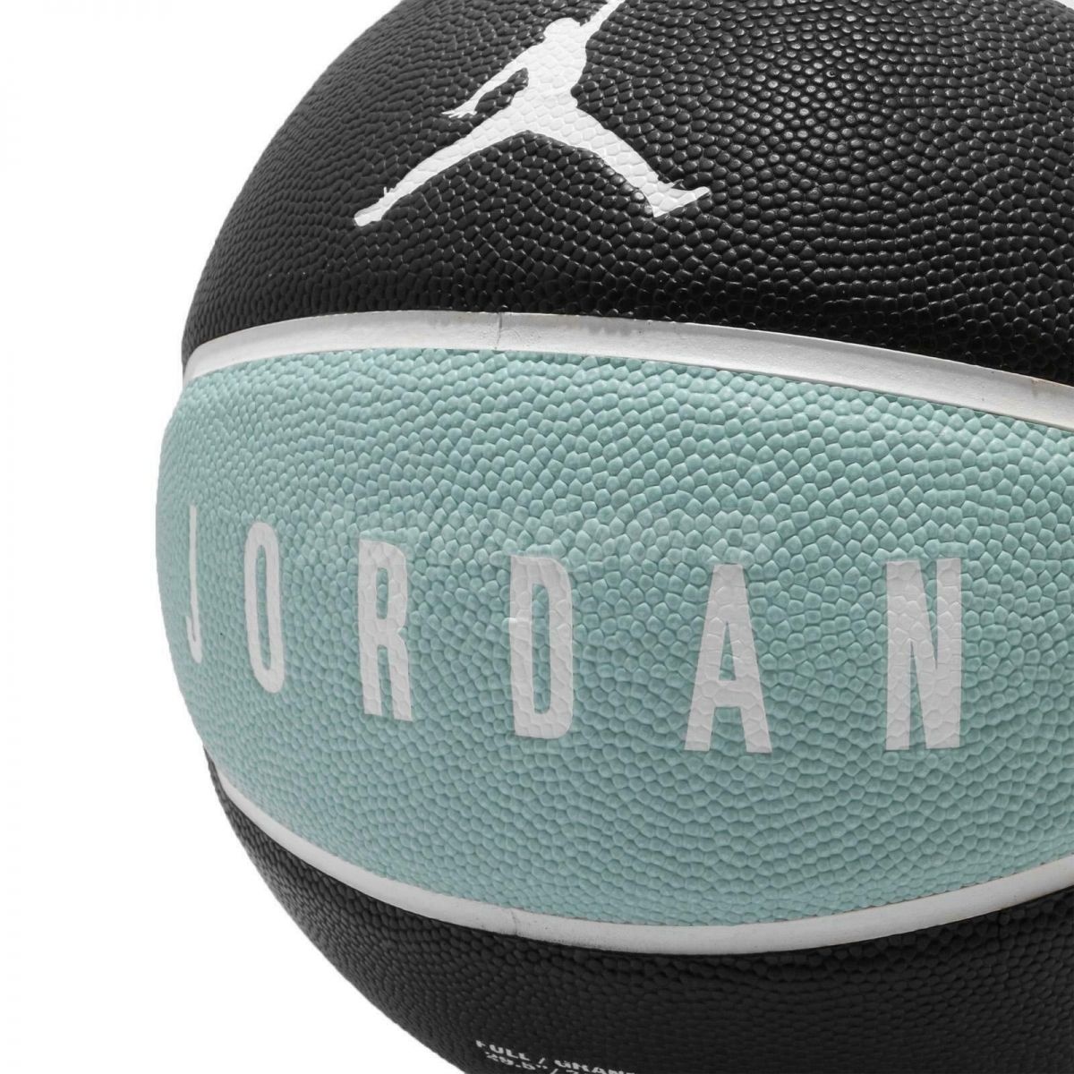 Nike en Jordan Basketballen