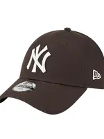 New Era New York Yankees  9Forty Youth Cap Brown White