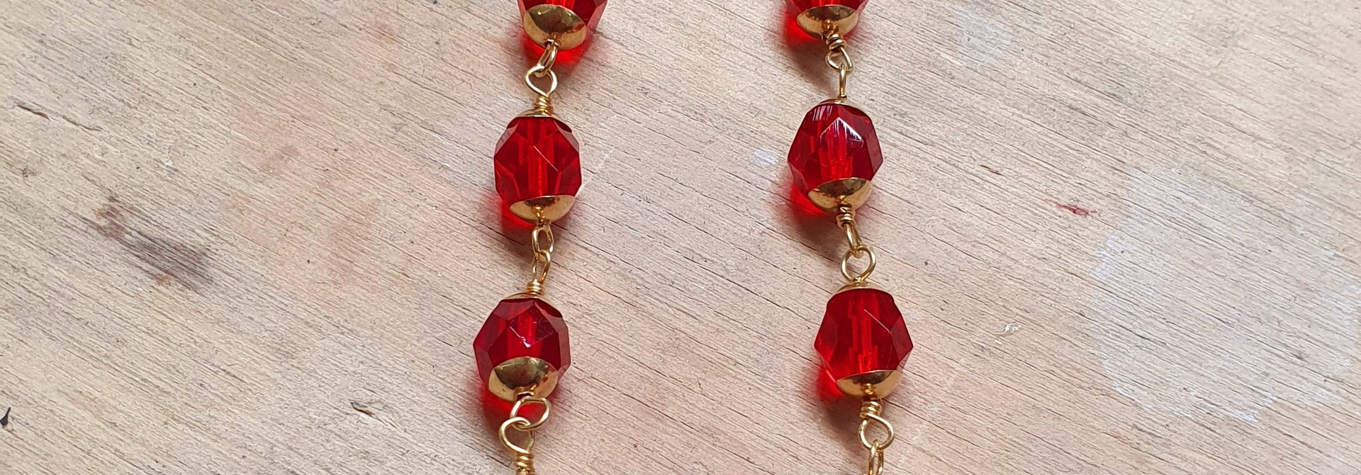 Ketting met rode kralen