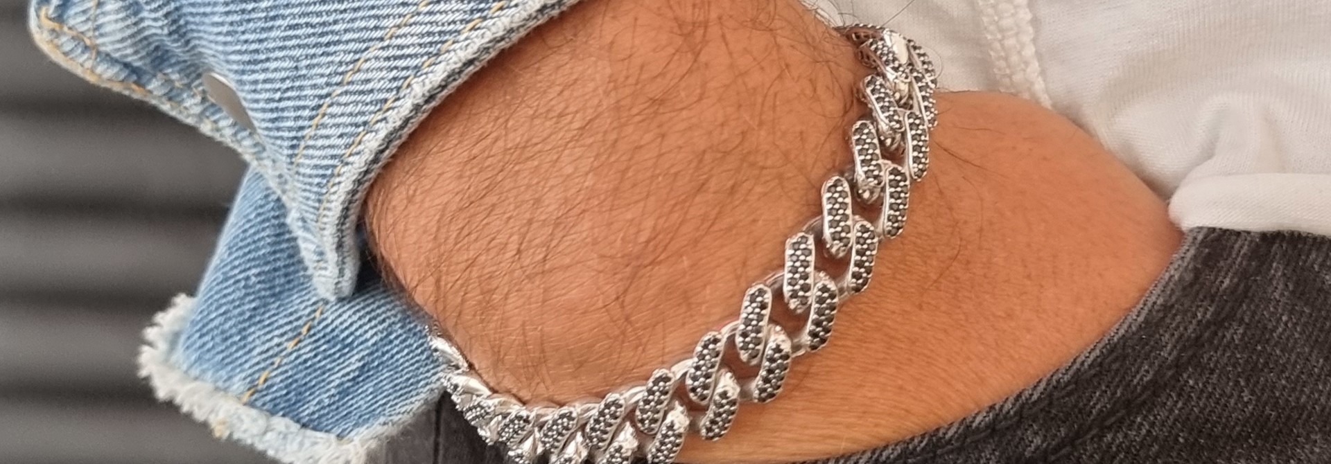 Armband witgoud cuban link schakel met zwarte zirkonia's