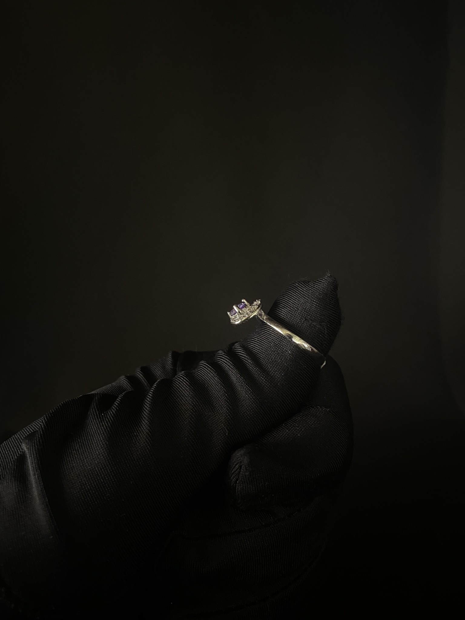Ring verlovingsring lusje ingezet met zirkonia's en paarse steen zilver-4