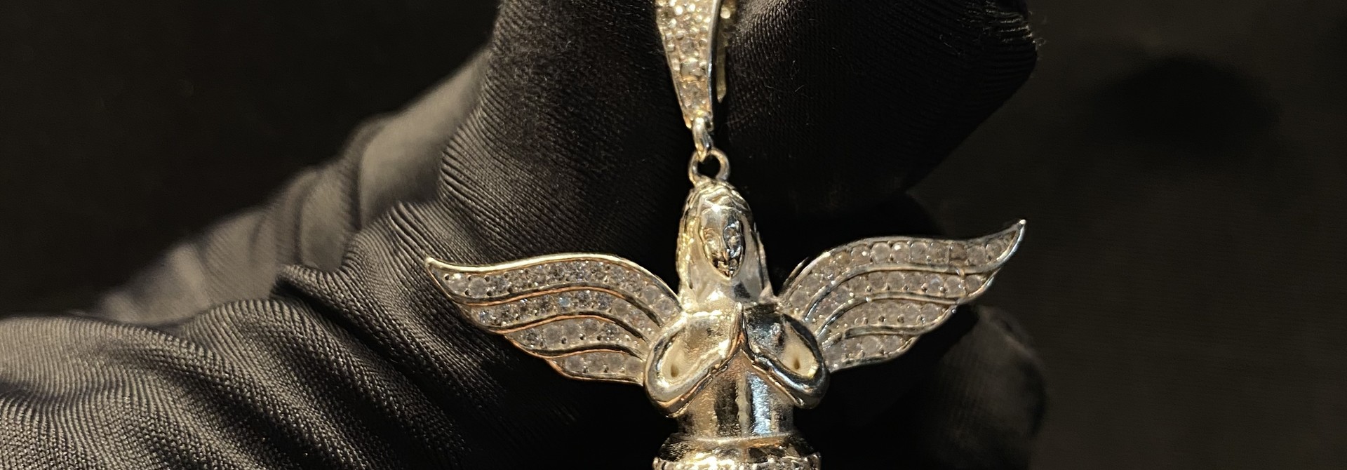 Hanger zilver engeltje met zirkonia's groot en medium