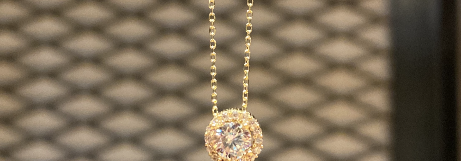 Ketting ankerschakel met vaste hanger zirkonia wit en geelgoud