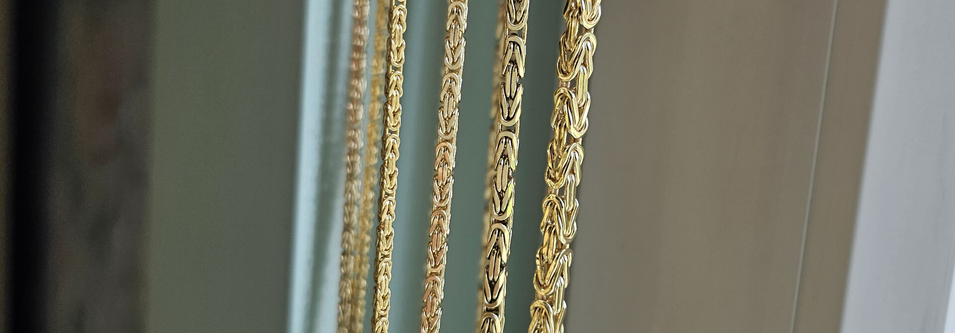 Koningsschakel sieraden gemaakt van 14 kt goud