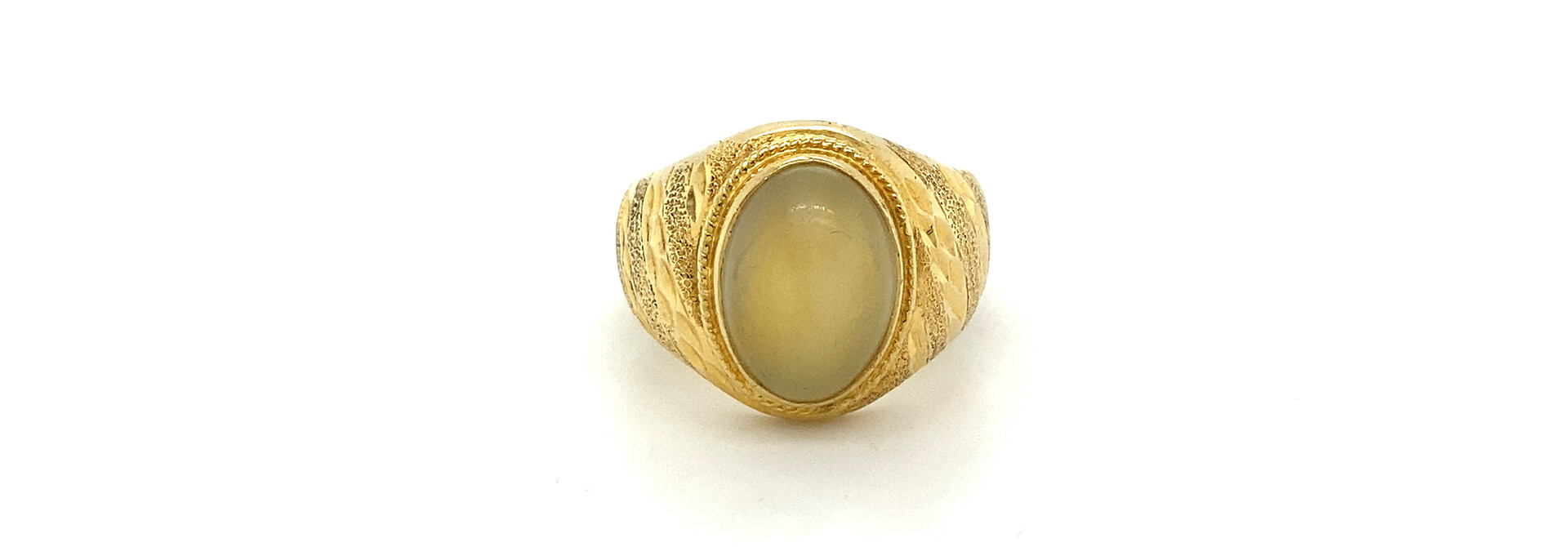 Ring zegel met ovale gele steen en bewerkte scheen