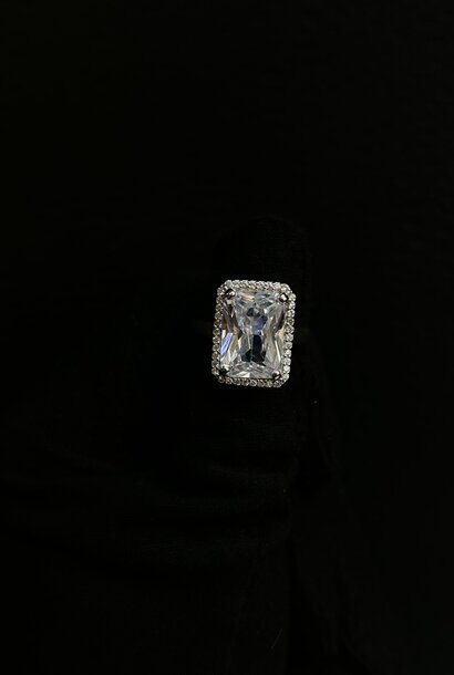 "Arischia" ring