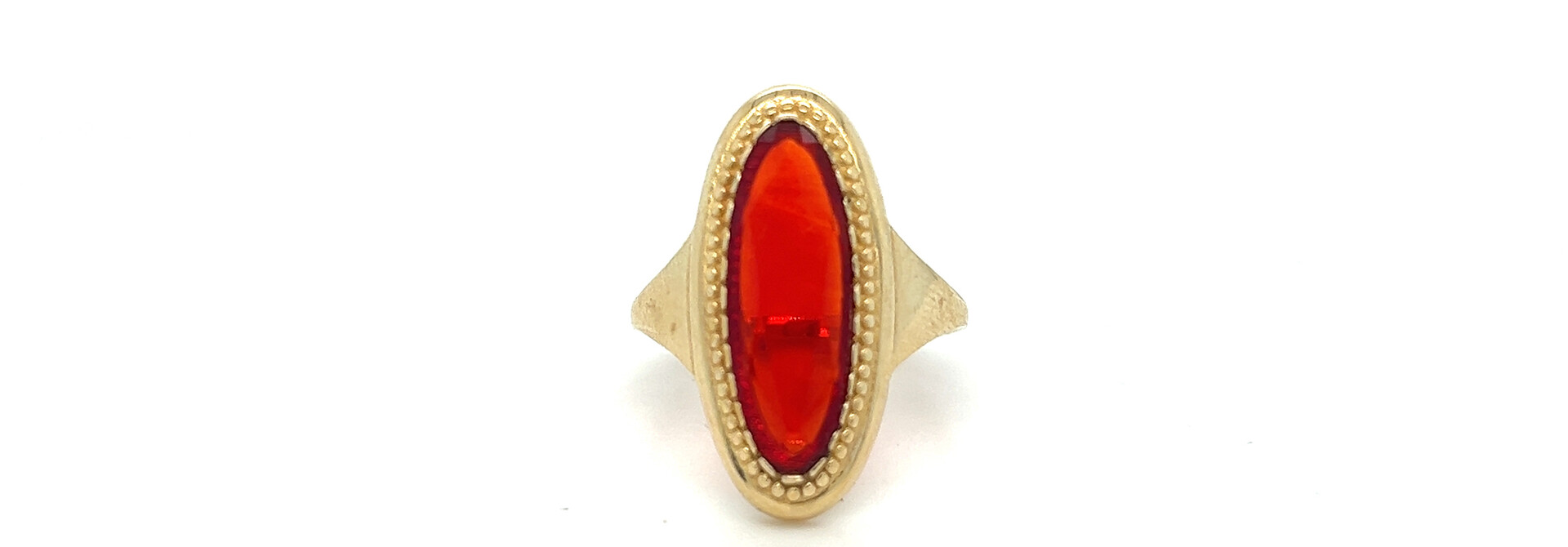 Ring met grote ovale gekleurde steen
