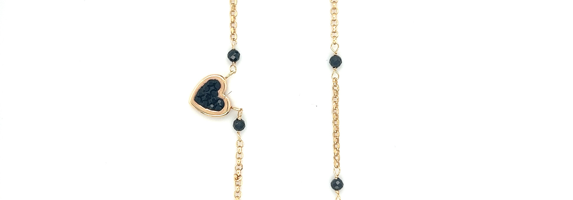 Ketting ankerschakel met vaste hanger hart bezet met zwarte zirkonia's en zwarte kraaltjes