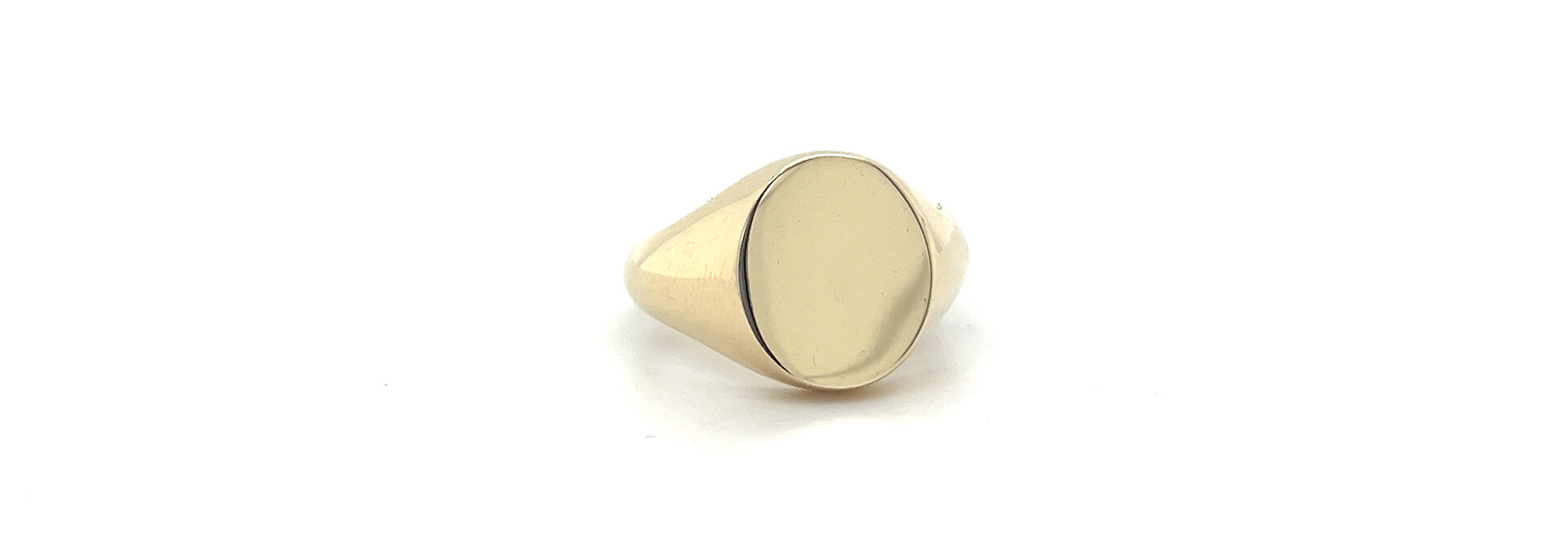 Ring met ovale zegel