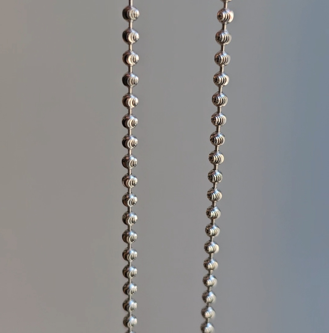 Balletjes ketting met mooncut bewerking-3