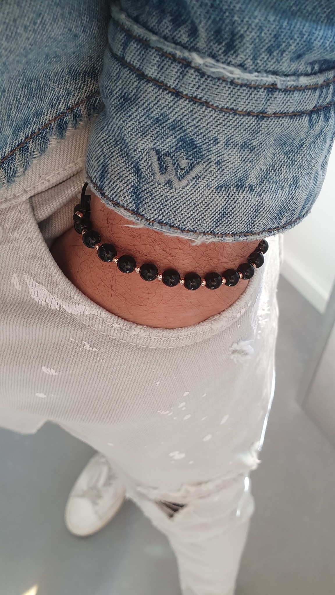 Armband blackline roségouden balletjes en glanzende zwarte kralen-2