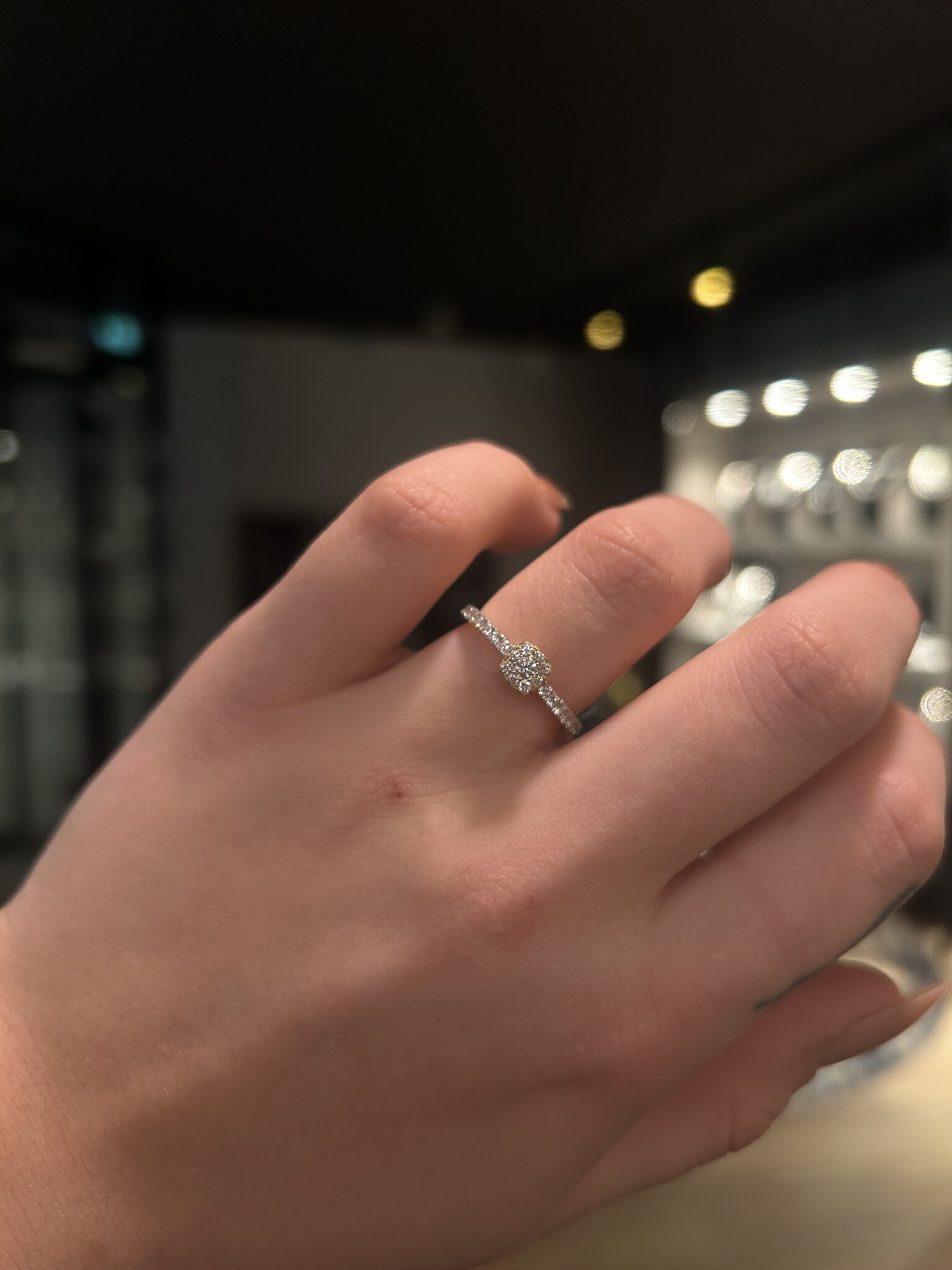 Ring diamant witgoud 18kt met geelgoud zetting-1