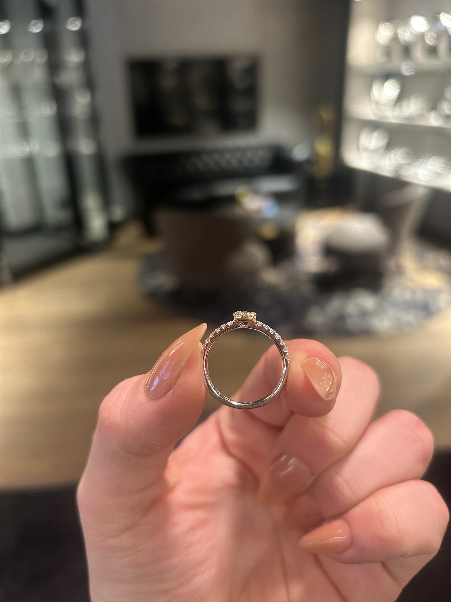 Ring diamant witgoud 18kt met geelgoud zetting-2