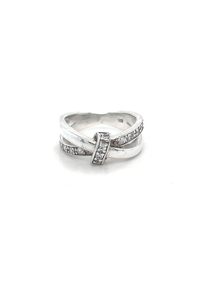 "Lian" ring