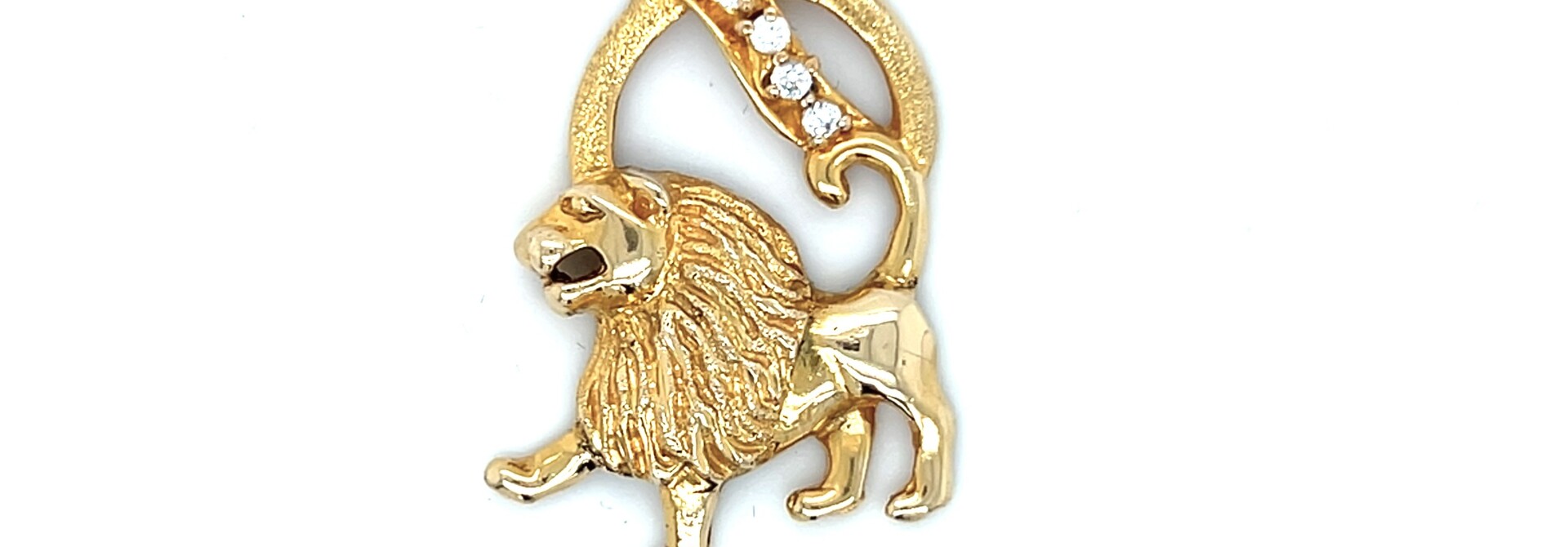 Hanger leeuw met ornament bezet met zirkonia's