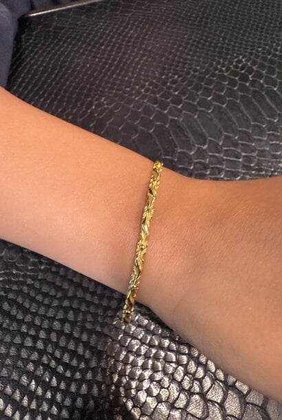 Vaste armband bewerkt