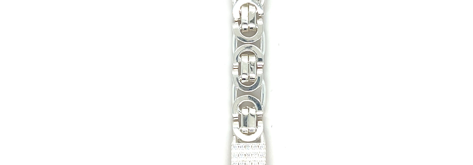 Armband platte koningsschakel zilver en plaatjes bezet met stenen