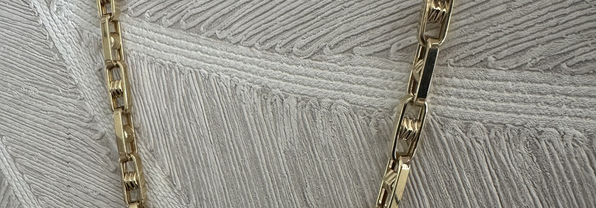 Ketting met open bewerkte schakel