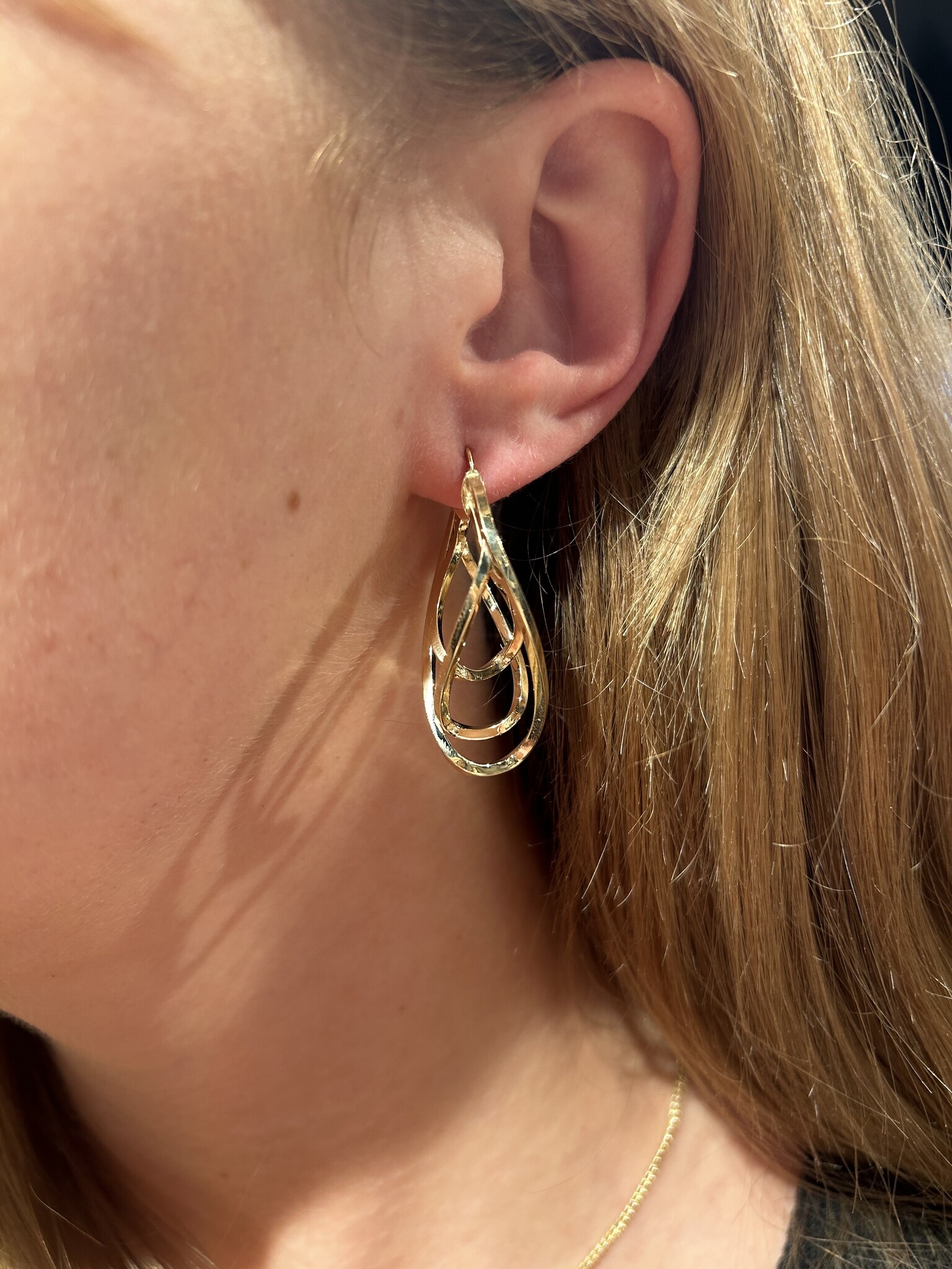 Oorbellen elegante druppel vorm in elkaar verwerkt-2