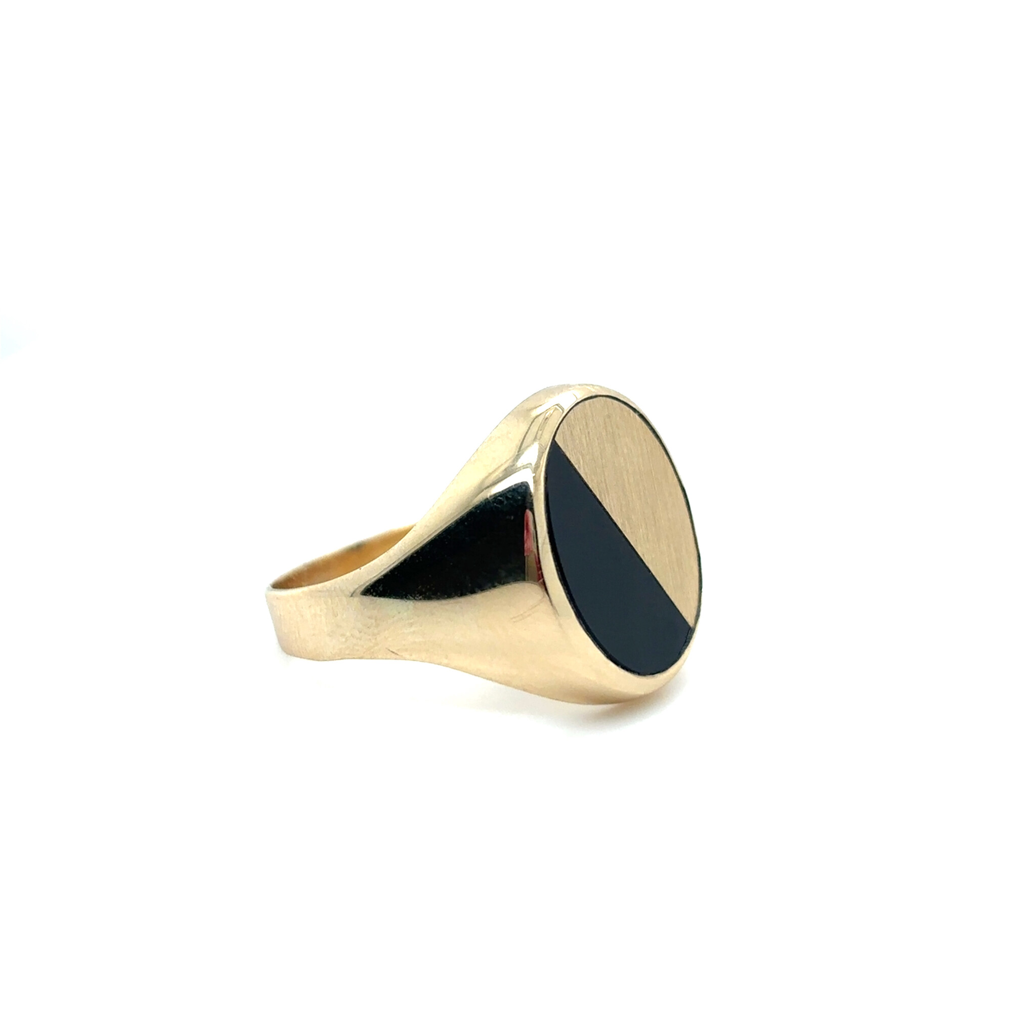 Ring met ovaal en half zwart motief-2