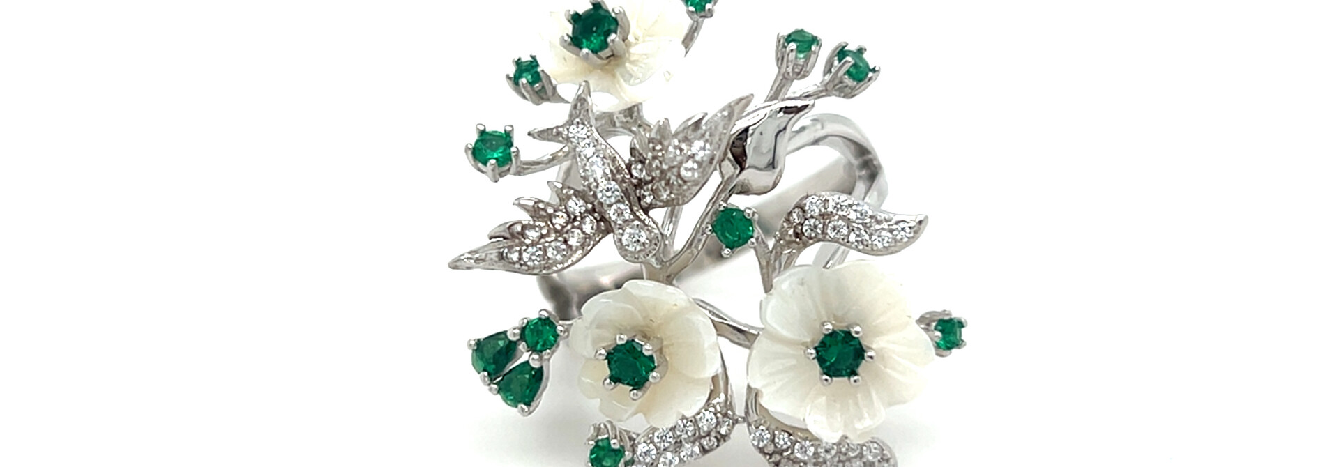 Ring met groene stenen en vogeltje in zirkonia