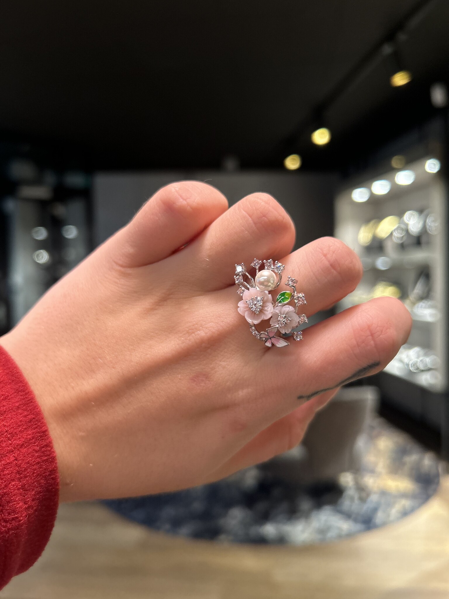 Ring met roze accenten en zirkonia stenen in de vorm van een bloem-2