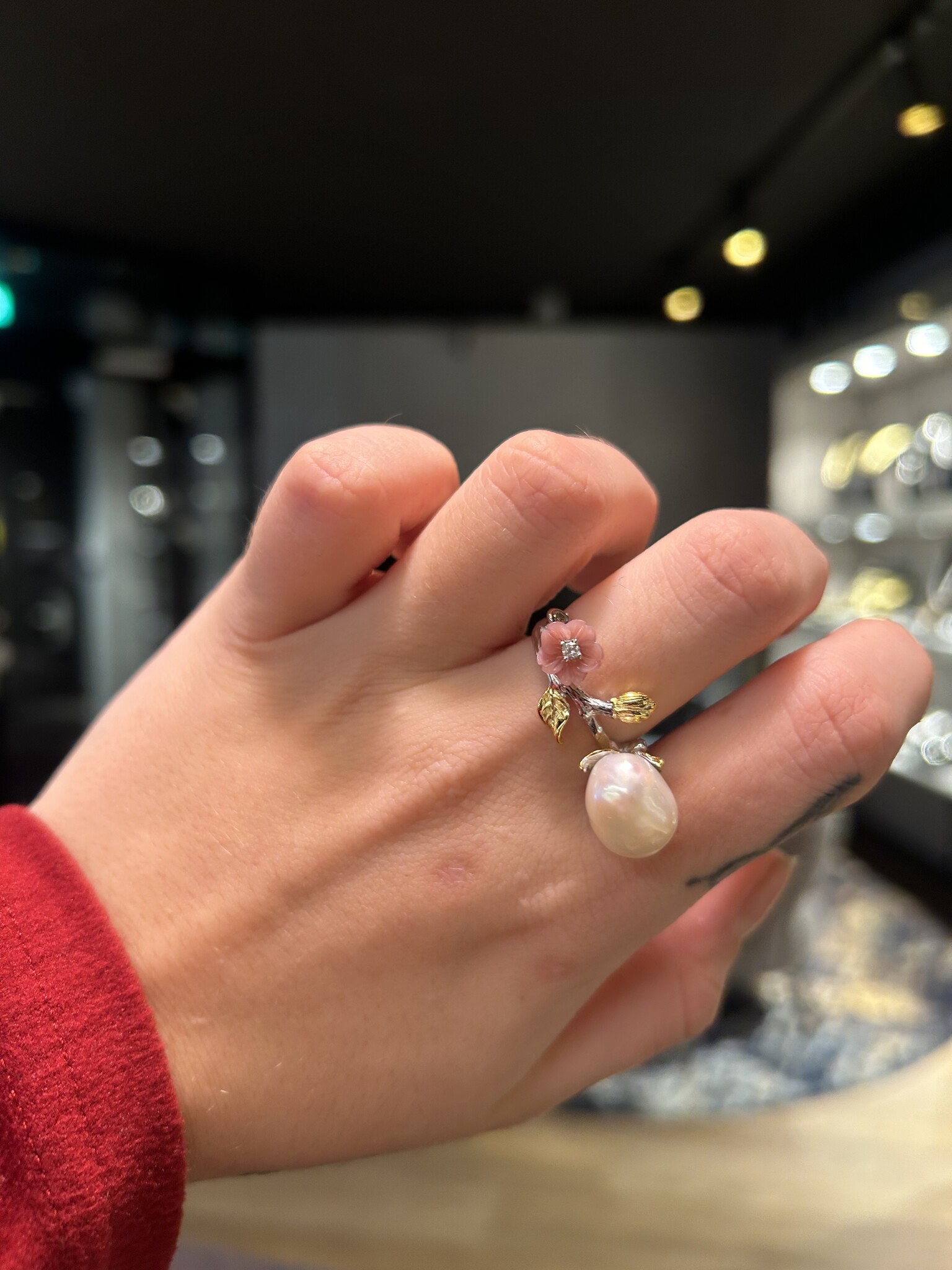 Ring met gold plated accenten in bloemvorm en grote parel-2