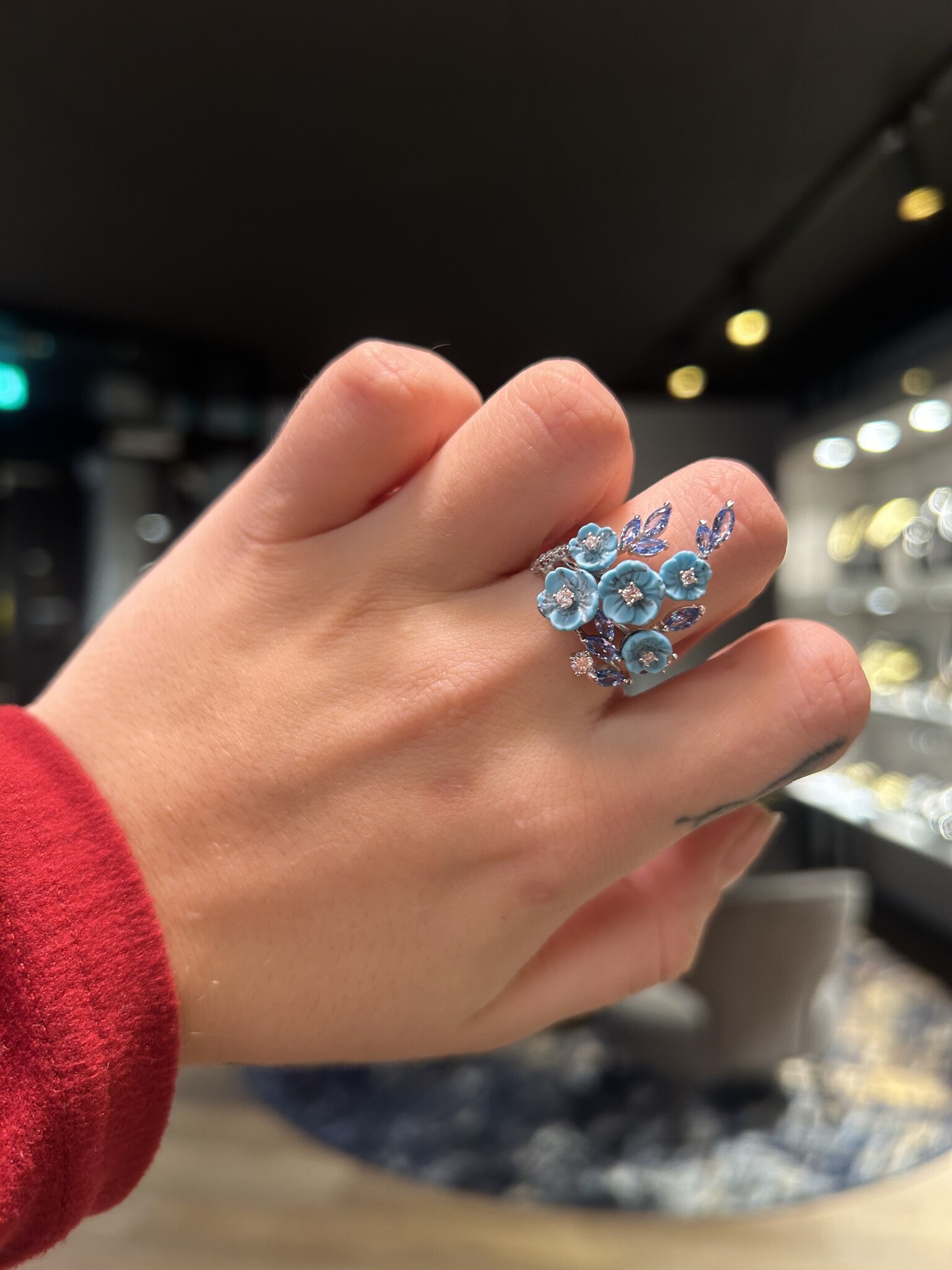 Ring artistieke vorm met blauwe stenen en bloemen-2