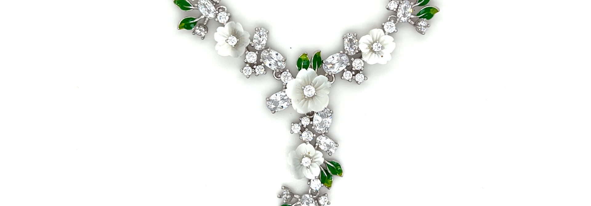 Ketting met bloemenkrans en zirkonia's