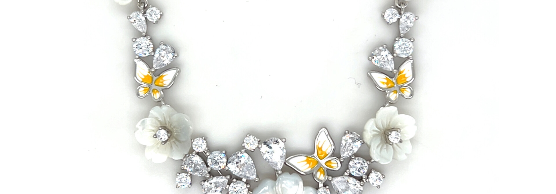 Ketting met bloemenkrans met vlinders en zirkonia's