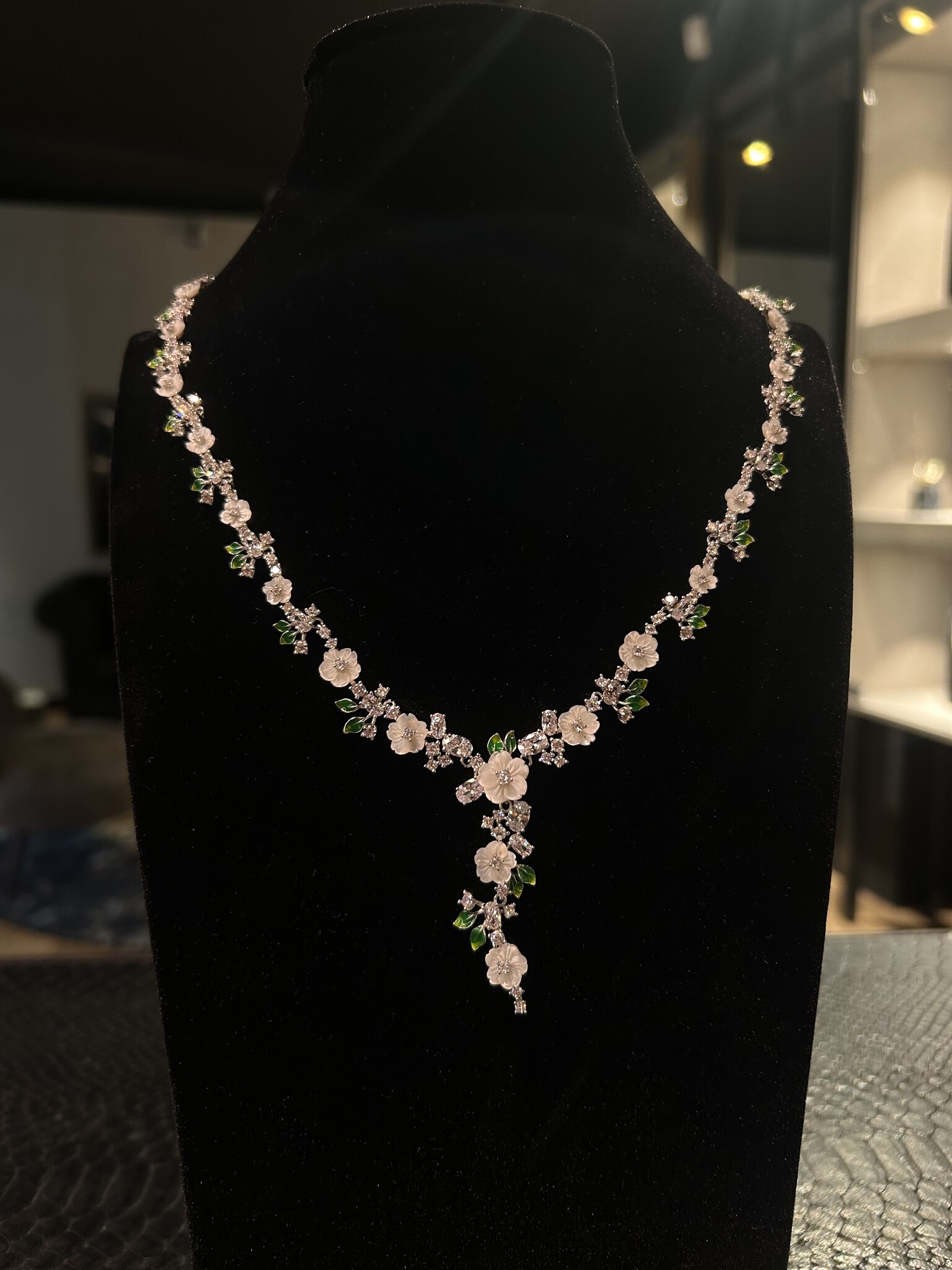 Ketting met bloemenkrans en zirkonia's-2