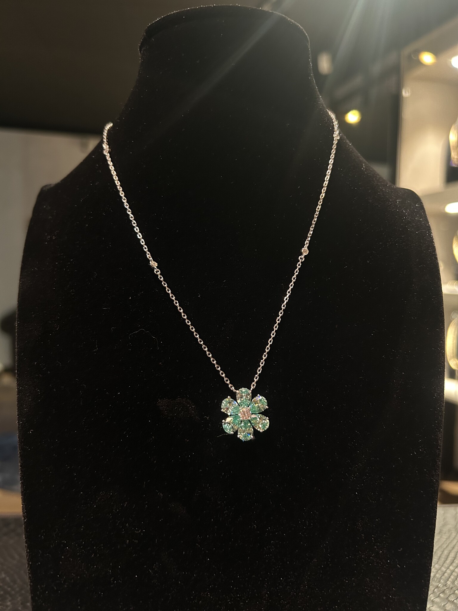 Ketting met bloem met geslepen zirkonia's-2