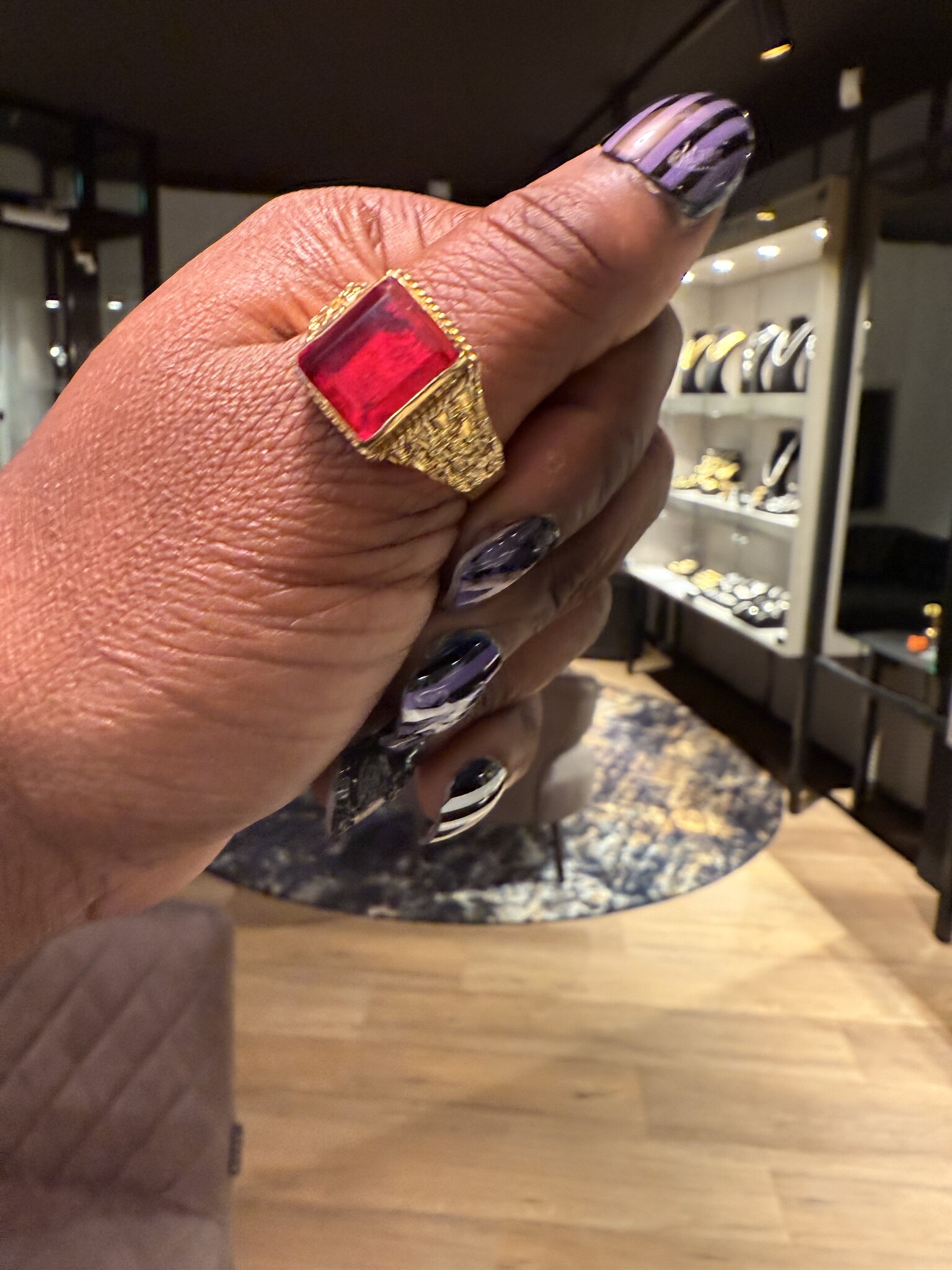 Ring met rode rechthoekige steen-6