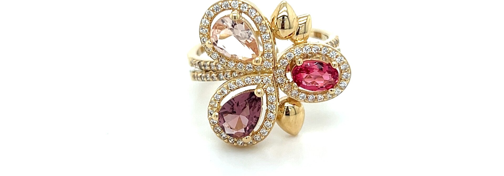 Ring met 3 verschillende kleuren stenen in artistieke vorm