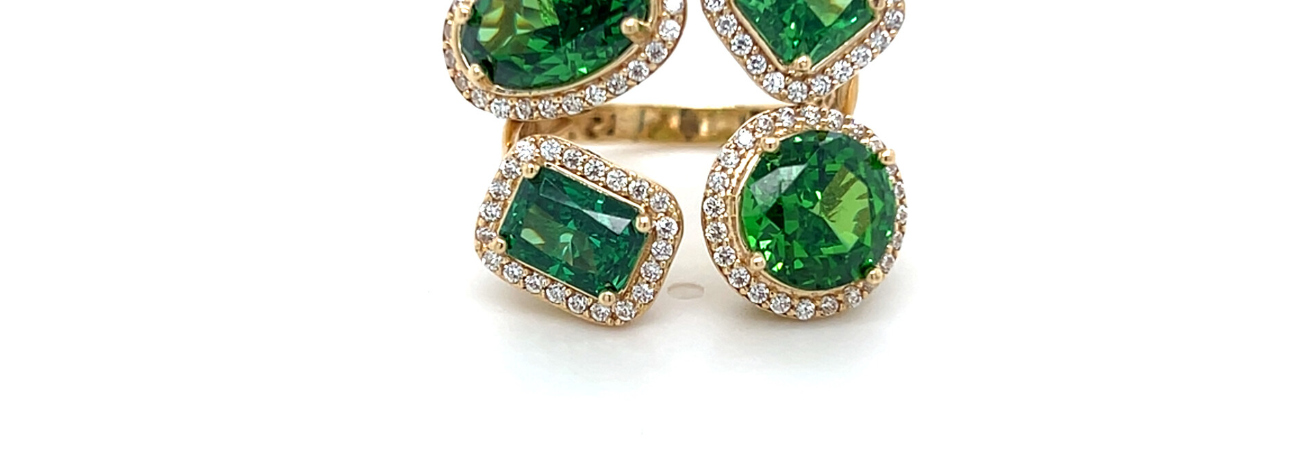 Ring 4 verschillende groene stenen en zirkonia stenen