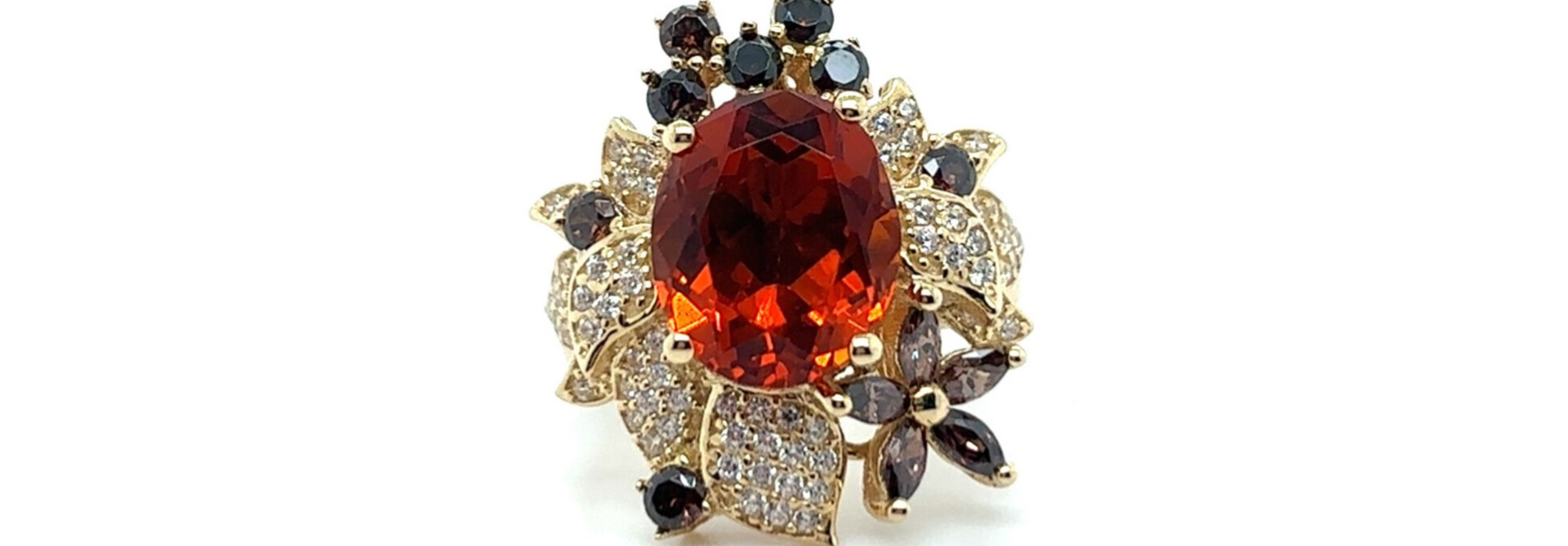 Ring met grote oranje steen bezet met verschillende gekleurde zirkonia's